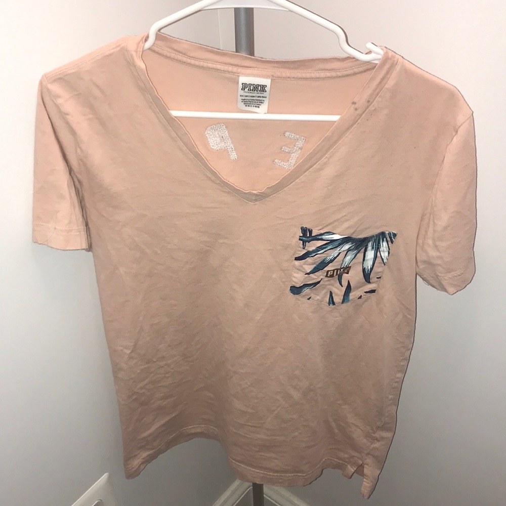 pink vs t-shirt